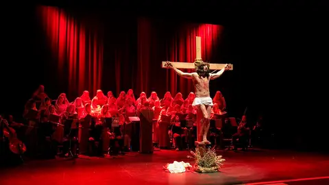 Escena de la crucifixi&oacute;n de La Pasi&oacute;n Superstar de Cintru&eacute;nigo