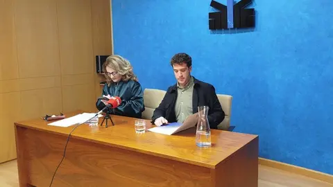 El presidente de la FNMC, Xabier Alcuaz, y Susana Castanera, miembro de la Ejecutiva de la Federaci&oacute;n y del Grupo Motor contra la despoblaci&oacute;n