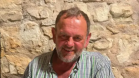 El presidente de EHNE Nafarroa, Ferm&iacute;n Gorraiz Etxamendi, afirma que si desaparece la ganader&iacute;a tradicional muchas zonas de Navarra se extinguir&aacute;n