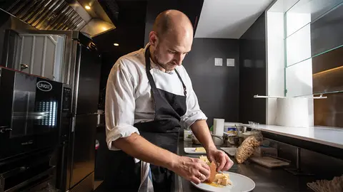 El restaurante de Crist&oacute;bal Castillo ha revalidado su Bib Gourmand de la Gu&iacute;a Michelin
