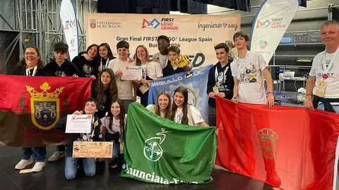 Integrantes del equipo GRAT Anunciata posan tras lograr el segundo puesto en la final nacional de la First Lego League y certificar su clasificación para la final internacional que se celebrará en Grecia