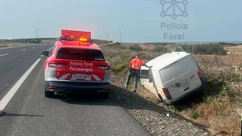 La Polic&iacute;a Foral interviene en la AP-68 en Ablitas tras la salida de v&iacute;a de un turismo con positivo en tres drogas