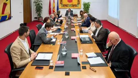 Archivo - Reuni&oacute;n de la Mesa y Junta de Portavoces del Parlamento de Navarra.