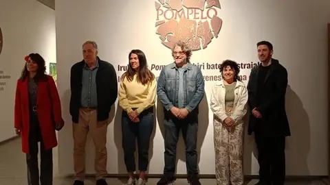 Parlamentarios forales visitan la exposici&oacute;n 'De Irulegi a Pompelo. Los or&iacute;genes de una ciudad'