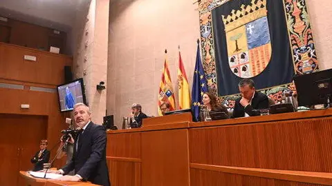 El candidato del PP a la Presidencia del Gobierno de Arag&oacute;n, Jorge Azc&oacute;n, durante el Pleno de las Cortes de Arag&oacute;n en el que ha revalidado el cargo, a 29 de abril de 2026, en Zaragoza, Arag&oacute;n (Espa&ntilde;a)