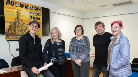 Participantes en la rueda de prensa de la XXXVI Marcha por el desmantelamiento del pol&iacute;gono de tiro de las Bardenas