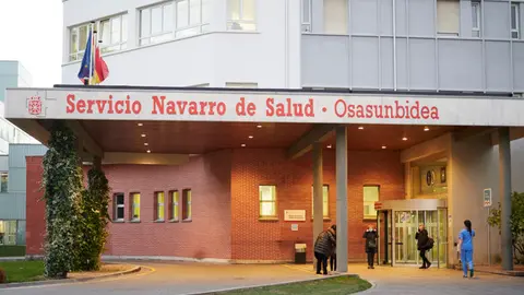 Archivo - Entrada del Hospital Universitario de Navarra.