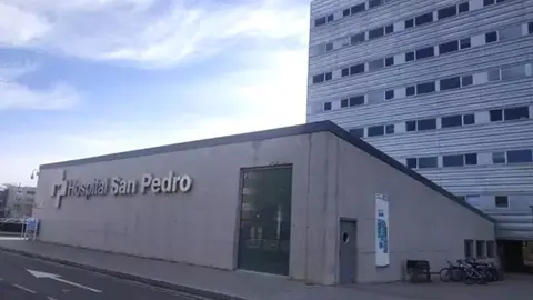 Archivo - El herido ha sido trasladado al Hospital Universitario San Pedro de Logro&ntilde;o.