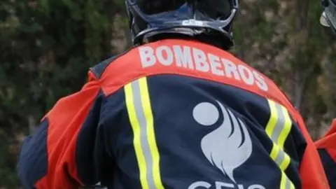 Archivo - Bombero del CEIS Rioja en una actuaci&oacute;n