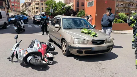 El accidente se produjo en el cruce de Aranaz y Vides con Avenida Central en Tudela tras una infracci&oacute;n de STOP que termin&oacute; con la colisi&oacute;n entre un turismo y un ciclomotor