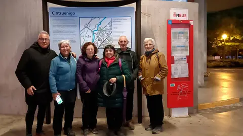 Grupo de vecinos y vecinas participante en la &uacute;ltima salida del censo de autillos en Cintru&eacute;nigo