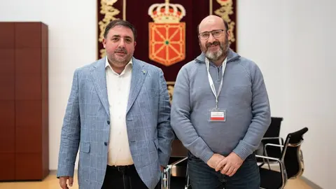 El presidente del Parlamento de Navarra, Unai Hualde, recibe a Gustavo Mu&ntilde;oz Barrutia, patrono de la Fundaci&oacute;n Gizain para la gesti&oacute;n de los servicios sociales p&uacute;blicos.