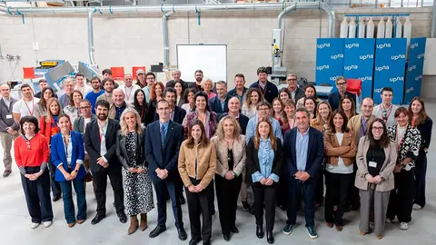 Representantes de la UPNA, el Ayuntamiento de Tudela y m&aacute;s de 50 empresas de la Ribera durante la jornada de trabajo &ldquo;Ecosistema UPNA &ndash; Empresas Ribera&rdquo; (Blanca-Aldanondo)