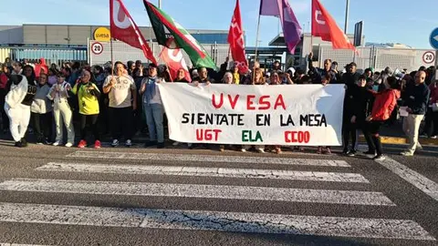 Primera jornada de huelga en la planta de Uvesa en Tudela por un convenio propio.