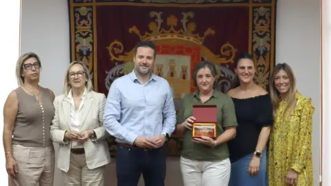 Entrega a AFAN de la recaudaci&oacute;n obtenida en el concierto solidario de piano de Nicol&aacute;s P&eacute;rez Nievas