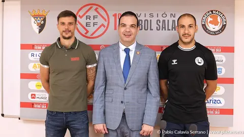 El capit&aacute;n David Garc&iacute;a, el presidente Ram&oacute;n L&aacute;zaro y el responsable de la cantera Pichu