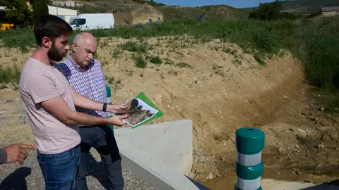 El consejero Aierdi visita las actuaciones realizadas en Murillo el Fruto para prevenir inundaciones.