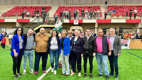 Nuevo c&eacute;sped campo de f&uacute;tbol Castej&oacute;n pol&iacute;ticos