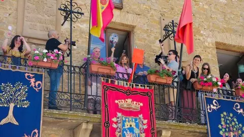 Brindis en el Ayuntamiento de San Mart&iacute;n de Unx por el D&iacute;a del Rosado 2026.