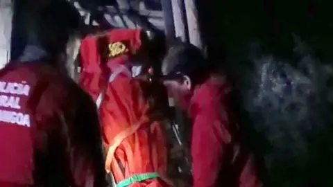 a persona, que se encontraba en un delicado estado de salud, fue trasladada por los bomberos al Hospital Reina Sof&iacute;a de Tudela