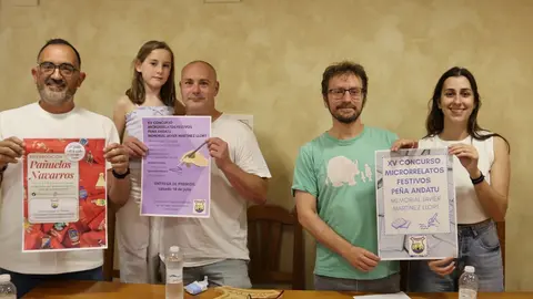 Presentaci&oacute;n de los actos de la Pe&ntilde;a Andatu con la XII Exposici&oacute;n de pa&ntilde;uelos de Fiestas de Guillermo Garnica y el XV Concurso de Microrelatos festivos Memorial Javier Mart&iacute;nez Llort