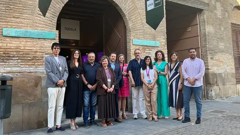 Autoridades y representantes institucionales participantes en el acto inaugural de la sexta edici&oacute;n del Congreso Navarro de Investigaci&oacute;n Joven Urania, celebrado en el Palacio del Marqu&eacute;s de San Adri&aacute;n de Tudela