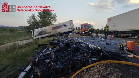 Fallece un hombre y otro resulta herido tras una colisi&oacute;n entre dos camiones en Murchante.
