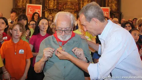 Rafael Manero Franc&eacute;s recibi&oacute; la medalla de oro de FCNAE 2026