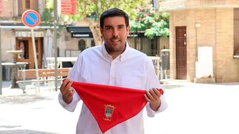 Mart&iacute;n L&oacute;pez Villacast&iacute;n, concejal de Juventud y Deportes del Ayuntamiento de Tudela, en la plaza San Jaime
