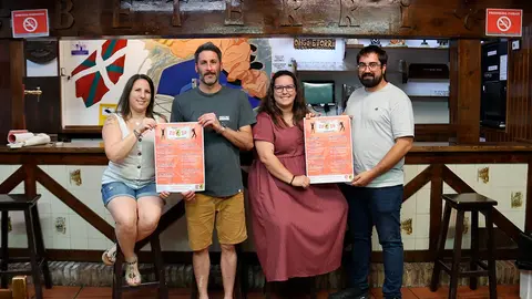 Miembros de la Junta de la Pe&ntilde;a Beterri durante la rueda de prensa en la que han presentado la programaci&oacute;n para las fiestas de Tudela 2026