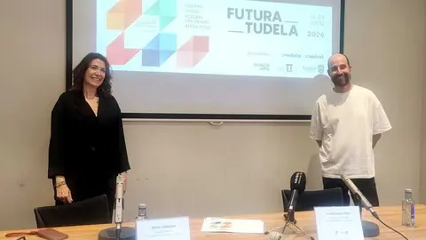 La concejal de Cultura de Tudela, Reyes Carmona, y Alfredo Mart&iacute;nez, responsable de la asociaci&oacute;n Asalto Proyecto Culturales, presentan el Festival Internacional de Arte Urbano Futura Tudela.