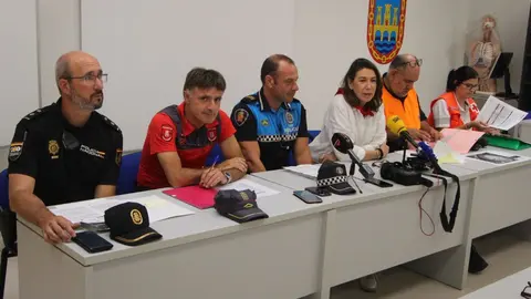 Representantes de Polic&iacute;a Local, Polic&iacute;a Foral, Polic&iacute;a Nacional, Protecci&oacute;n Civil y Cruz Roja durante la comparecencia para informar del balance de incidencias de las Fiestas de Tudela del 27 de julio