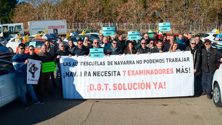 Manifestaci&oacute;n de las autoescuelas navarras