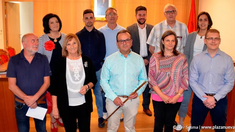 El Ayuntamiento de Cortes con Fernando Sierra a la cabeza