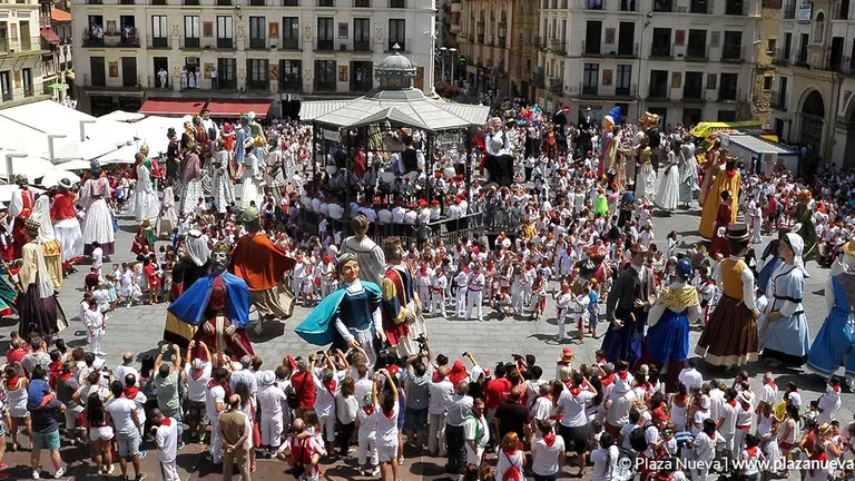 Pe&ntilde;as - Celebraci&oacute;n de la Gigantada organizada por la Orden del Volat&iacute;n