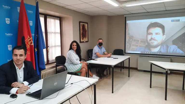 Rueda de prensa explicando las medidas