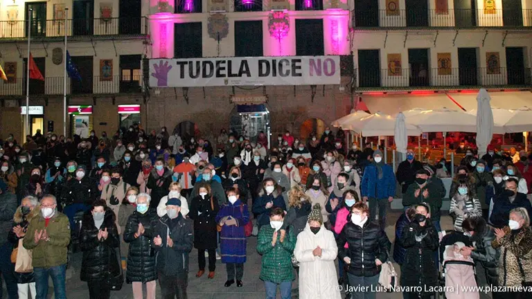 Manifestaci&oacute;n contra el asesinato de Sara Pina en Tudela 8