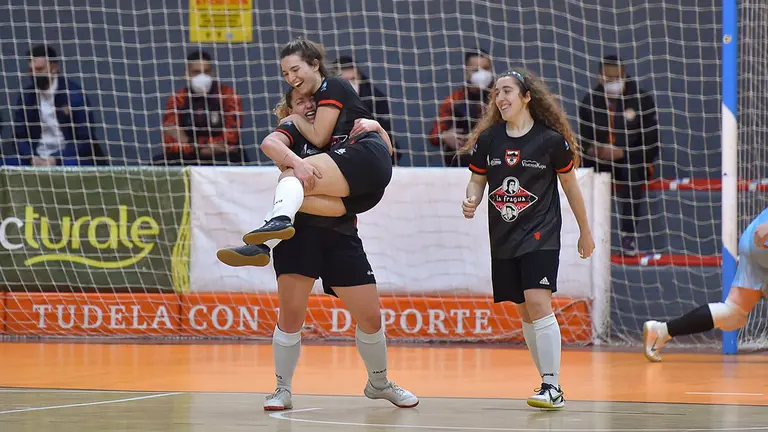 Las jugadoras del CD Olite FS festejan el gol de Olaia Garc&iacute;a