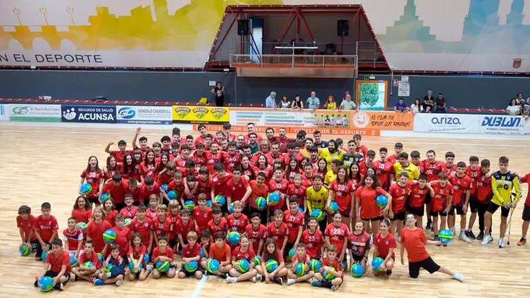 Tudela Balonmano Bardenas presentaci&oacute;n foto de familia