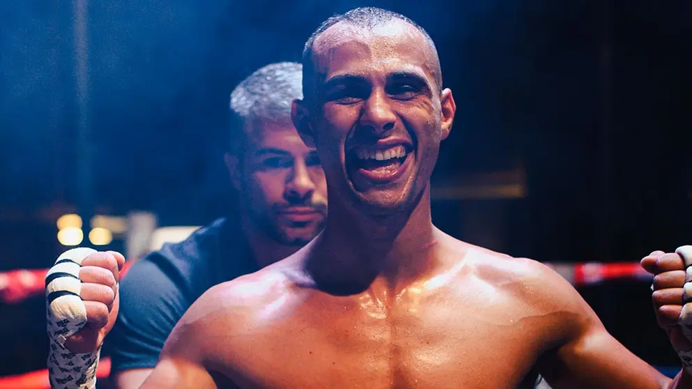 Edgar Teixeira se proclam&oacute; campe&oacute;n de Espa&ntilde;a FEKM K1 Pro -64,5 kg ante cerca de 1.000 espectadores y celebr&oacute; el t&iacute;tulo junto a su gente