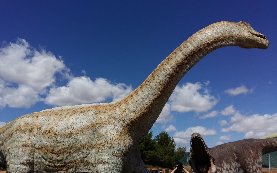 Dinópolis estrena su temporada estival con Aragosaurus, el primer dinosaurio español