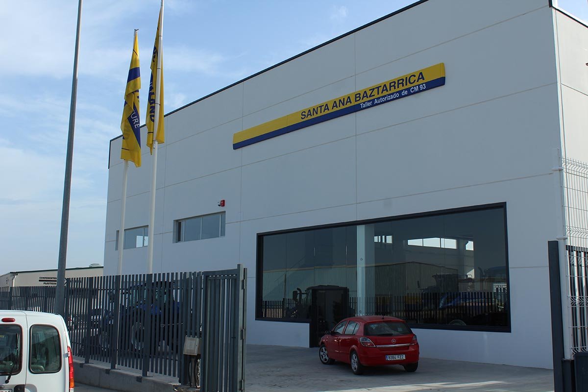 Desde este mes una hermosa nave acoge las instalaciones de una joven empresa con cinco años de vida dirigida por Alfredo Baztarrica Jarauta, natural de Monteagudo