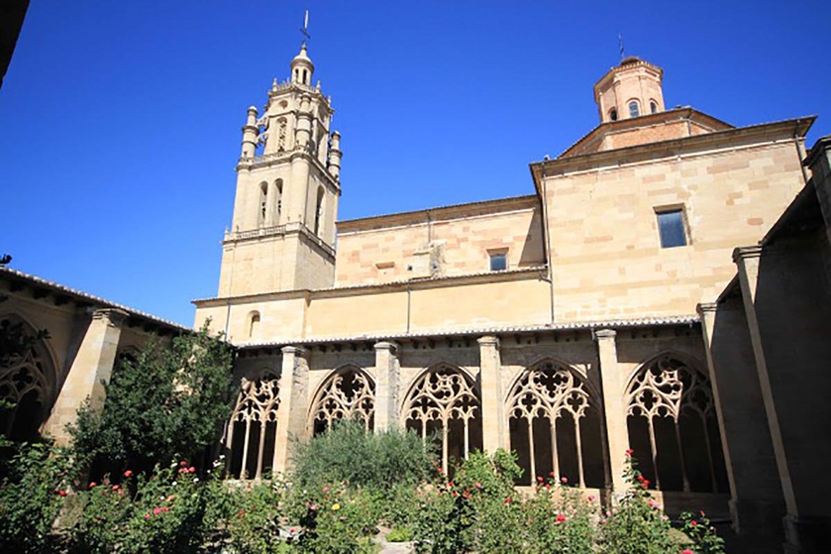 23 Claustro de la Iglesia Santa María en Los Arcos 1202