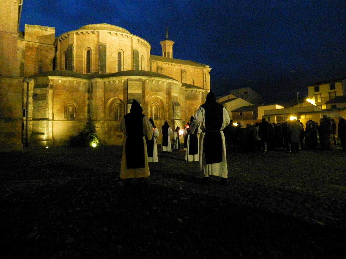 Monjes en Absides