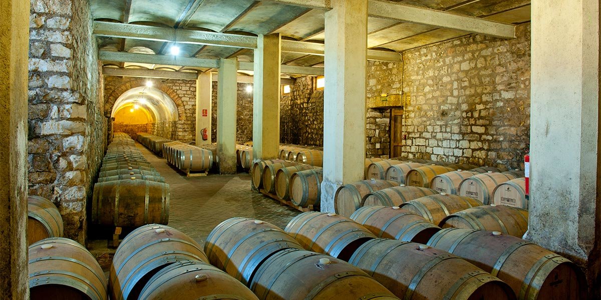 Bodegas Marqués de Montecierzo cuenta con unos espectaculares sotanos con barricas