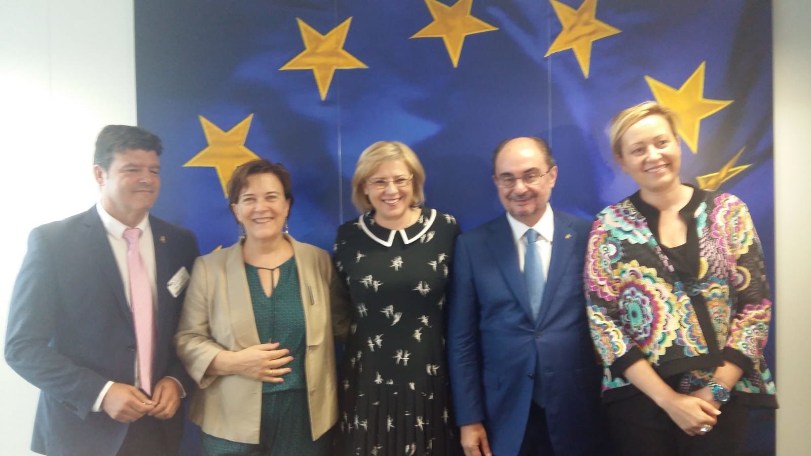 Delegación aragonesa con Corina Cretu