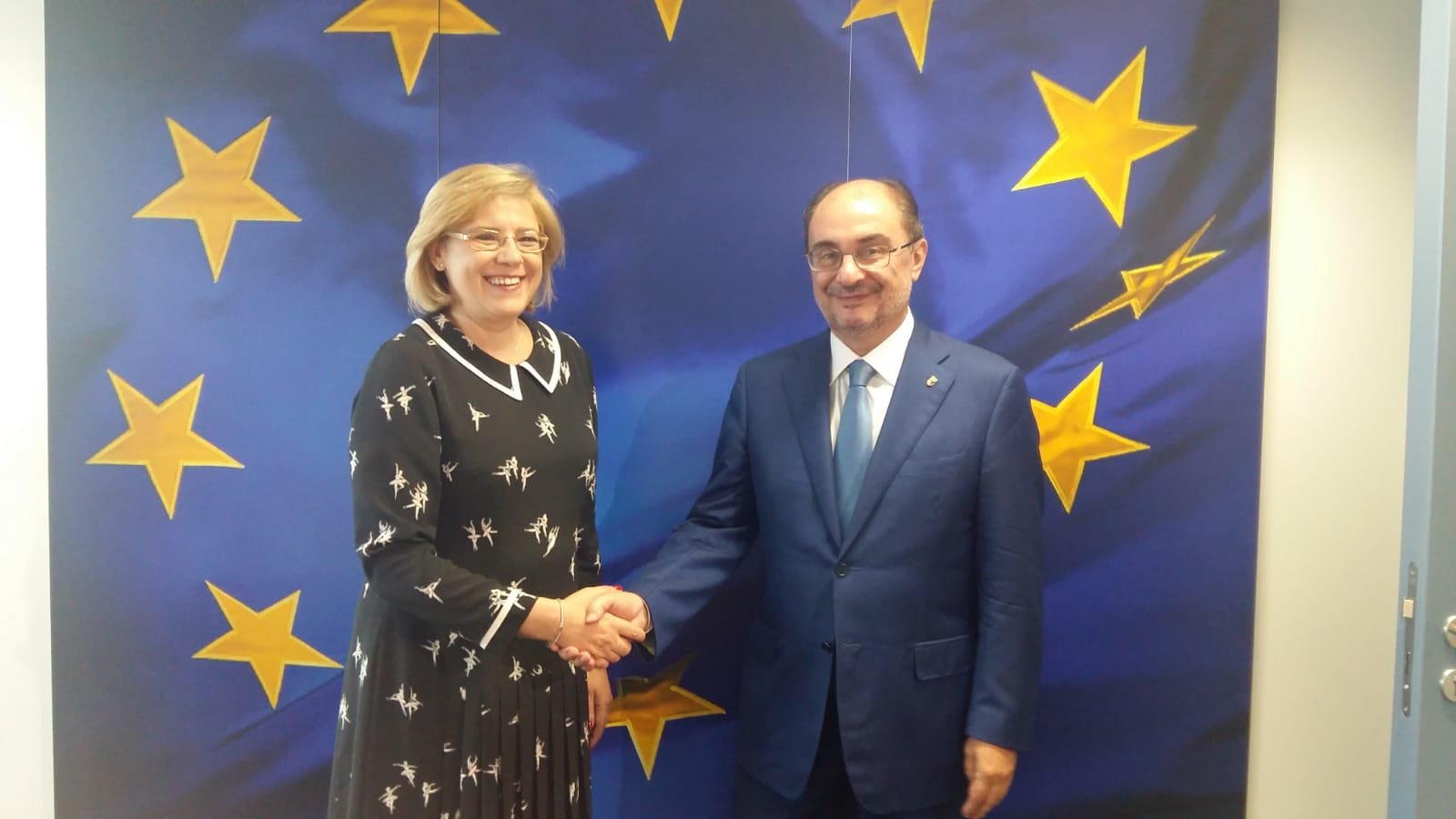 Javier Lambán con Corina Cretu
