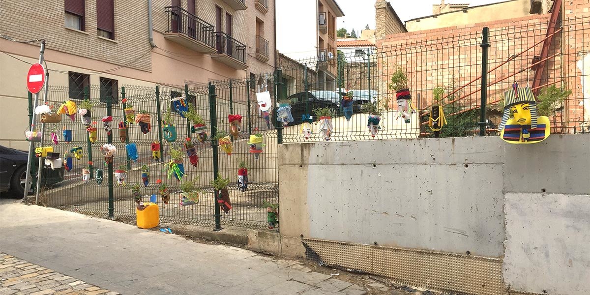 Jardineras en un rinconcito de Tudela junto a la Plaza de San Salvador