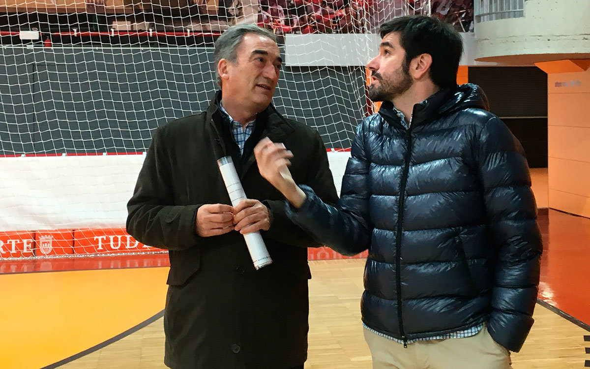 Javier Lozano visita el polideportivo Ciudad de Tudela 1