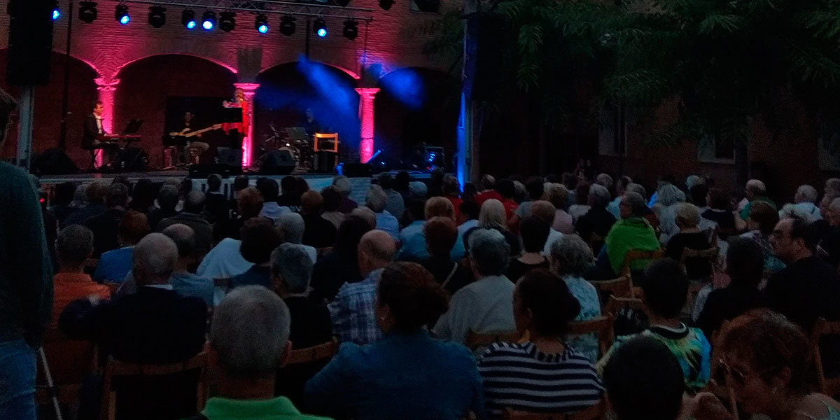 concierto-CulturaTurismo-en-la-Plaza-de-las-Malvas